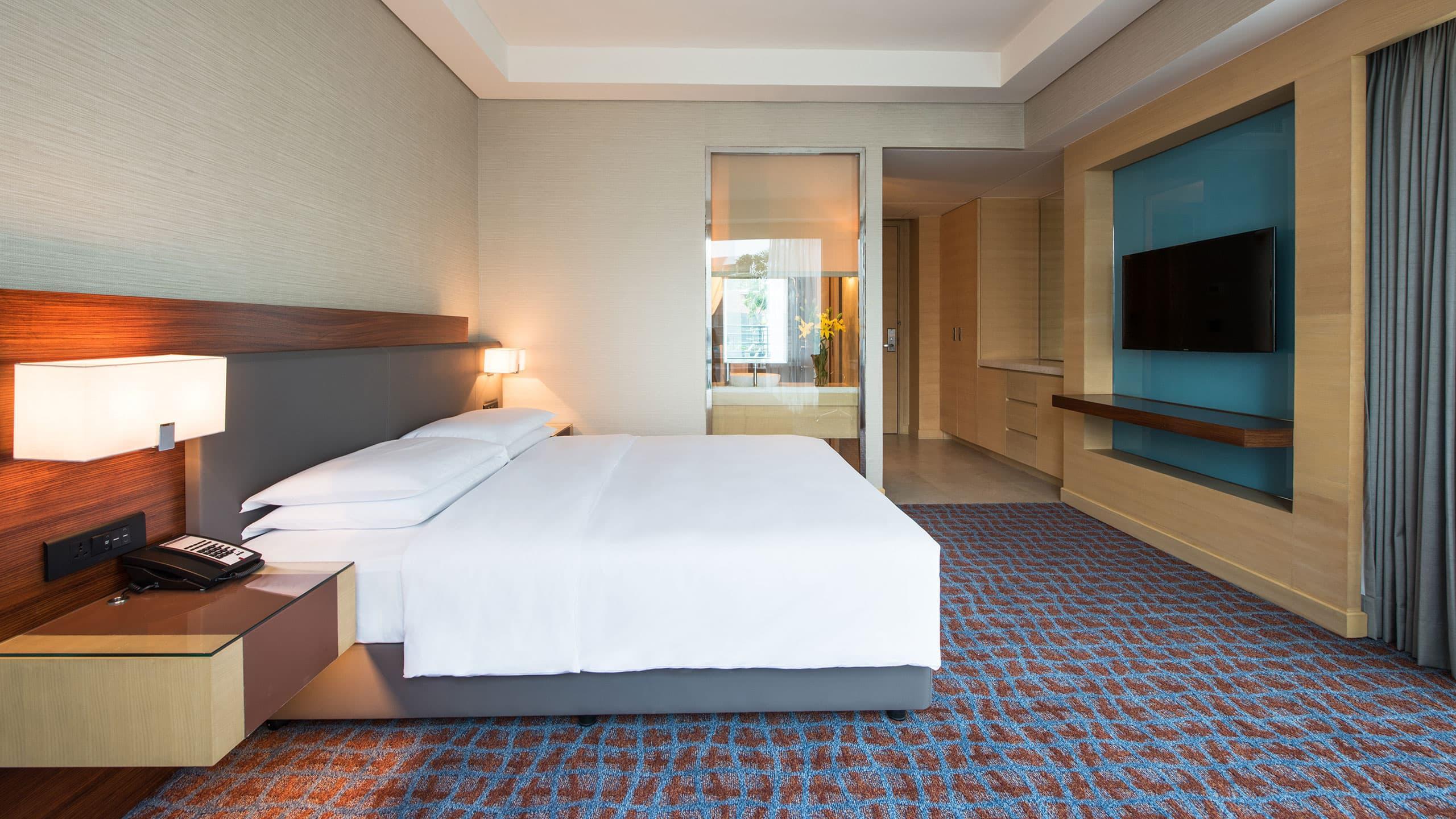 Hotel Hyatt Regency Lucknow Gomti Nagar Exterior foto A bedroom at the hotel