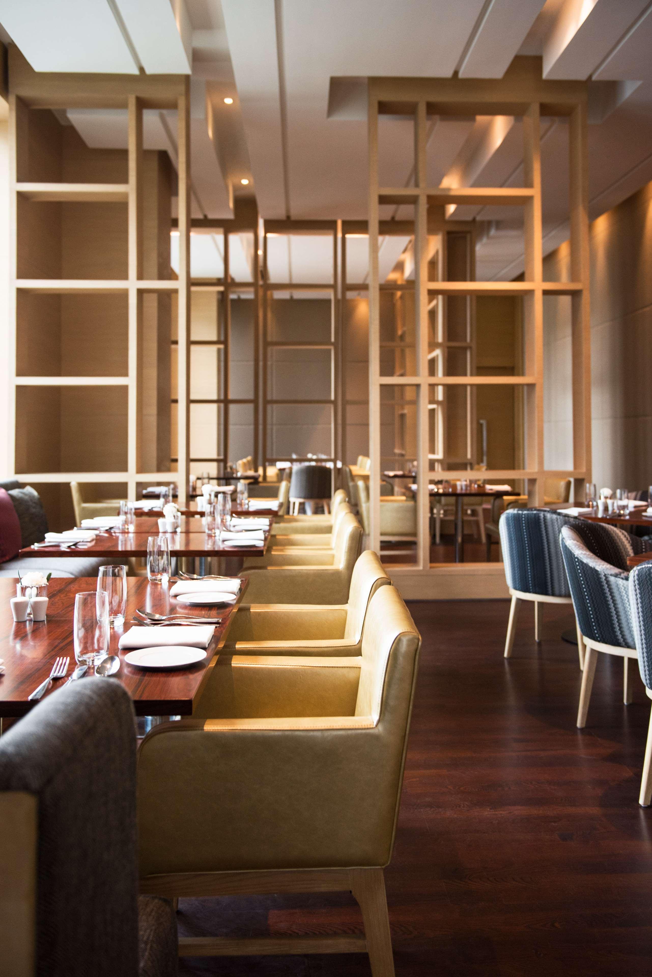 Hotel Hyatt Regency Lucknow Gomti Nagar Exterior foto The interior of the restaurant