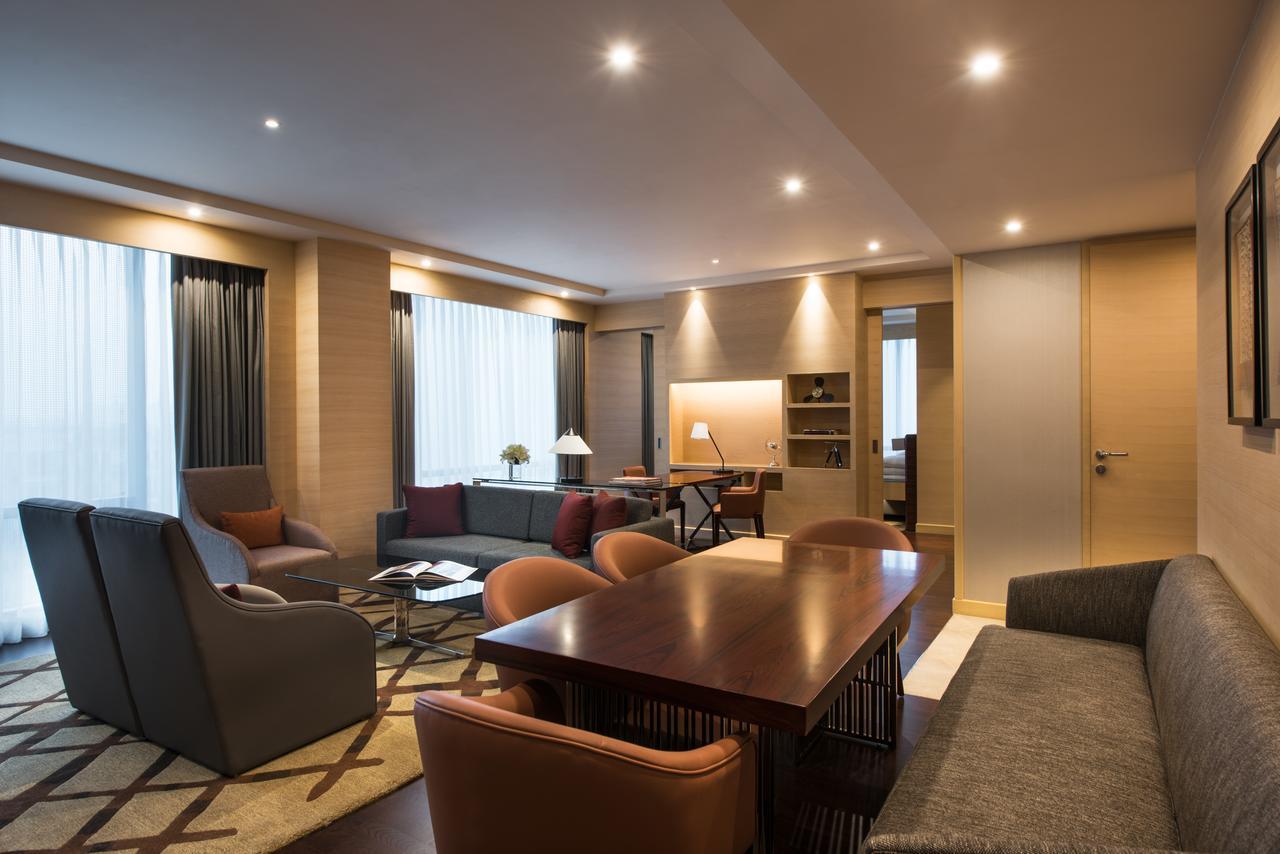 Hotel Hyatt Regency Lucknow Gomti Nagar Exterior foto A suite at the hotel